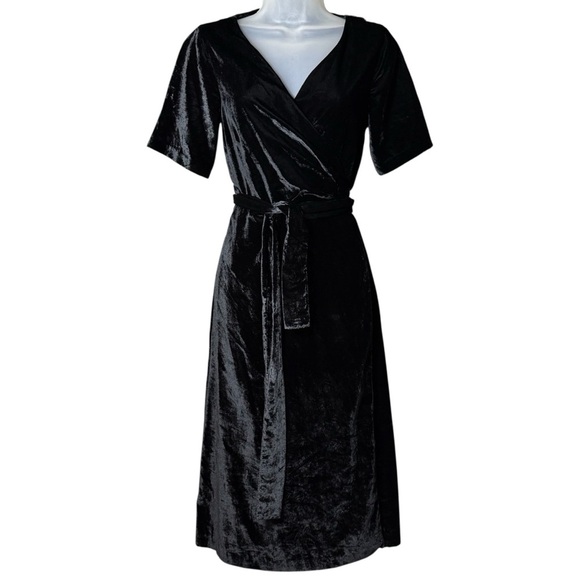 Ann Taylor Black Velvet Wrap Dress Size 2 Midi Whimsigoth Holiday Witchy Gothic - Picture 2 of 7